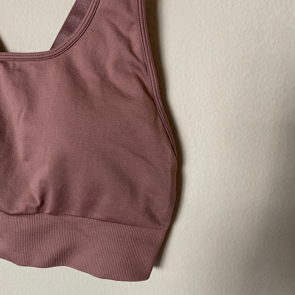 Fabletics- medium impact sports bra - Picture 2 of 8